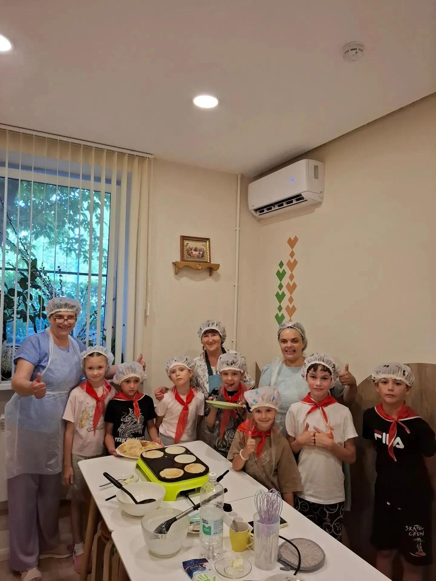 Золото августа: как волонтеры «ЕДИНСТВА» пекли доброту в «Лествице»